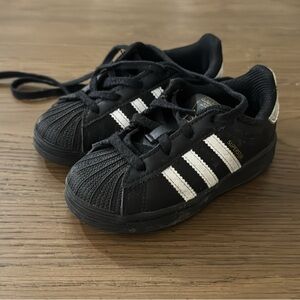 T7 Adidas Sambas